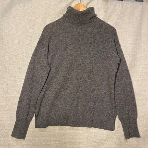 Cashmere Gray Turtleneck Women's Sweater top - Picture 1 of 7